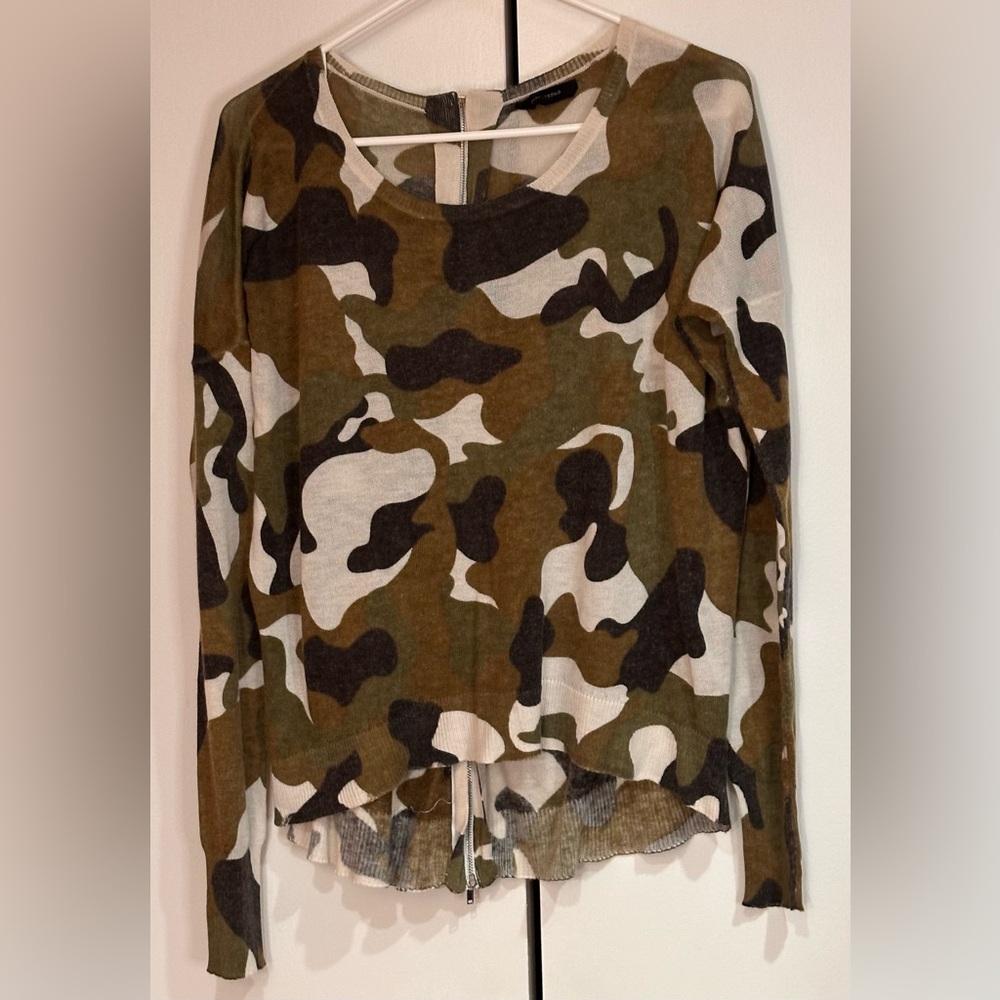 Olivaceus Hi Low Zip Back Camo Print Long Sleeve Top